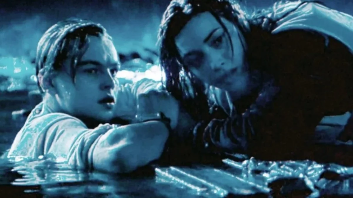 Titanic filmininde Rose'un hayatını kurtaran ikonik tahta kapı, 718 bin dolara müzayedede satıldı
