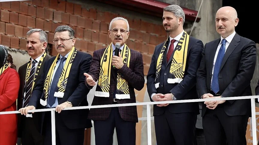Ulaştırma ve Altyapı Bakanı Uraloğlu: Sizlerin hizmetkarıyız 