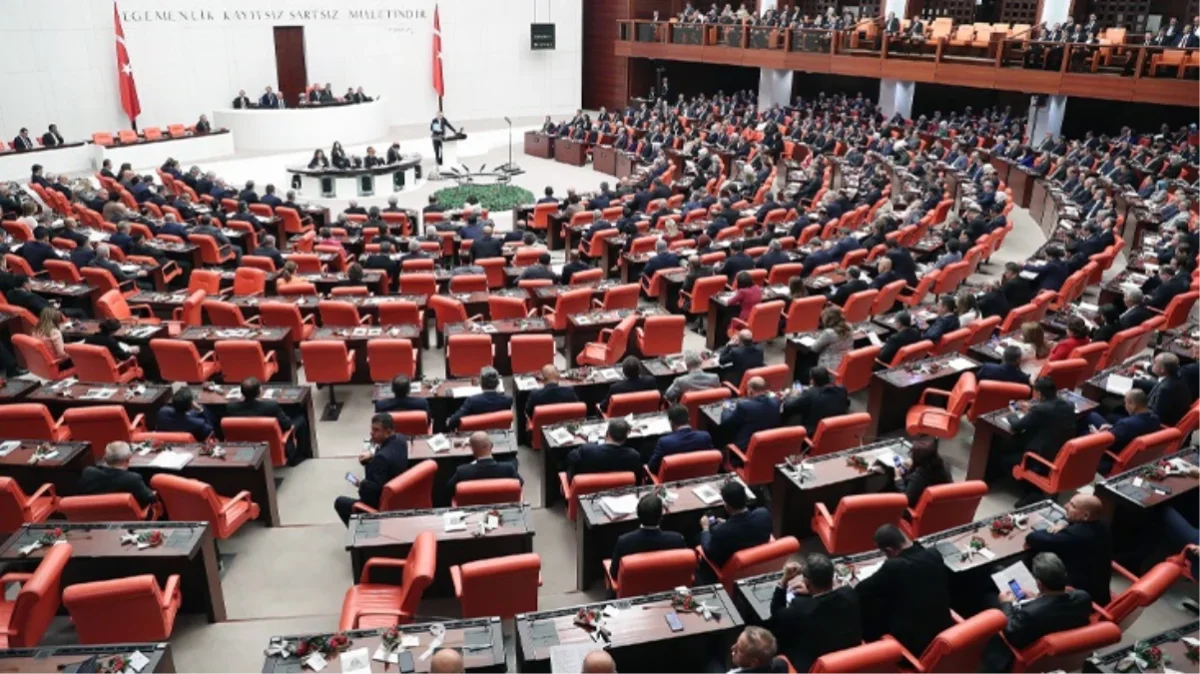 4 vekili belediye başkanı seçilen CHP'nin Meclis'teki sandalye sayısı 125'e düşecek