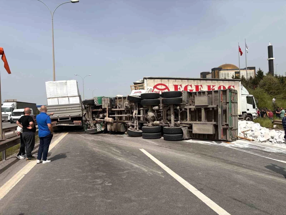 Anadolu Otoyolu'nda Zincirleme Kaza: İstanbul İstikameti Trafiğe Kapandı