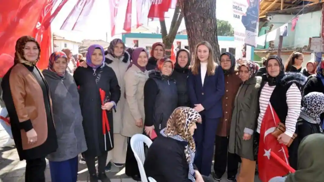 Bağımsız aday Zeynep Çelik, Türkiye’nin en genç belediye başkanı oldu