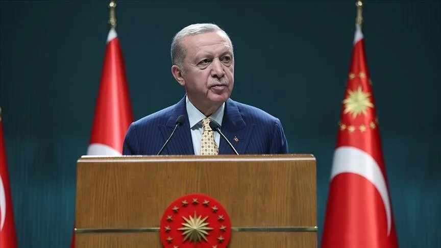 Cumhurbaşkanı Erdoğan Gayrettepe'deki yangınla ilgili Bakan Yerlikaya'dan bilgi aldı