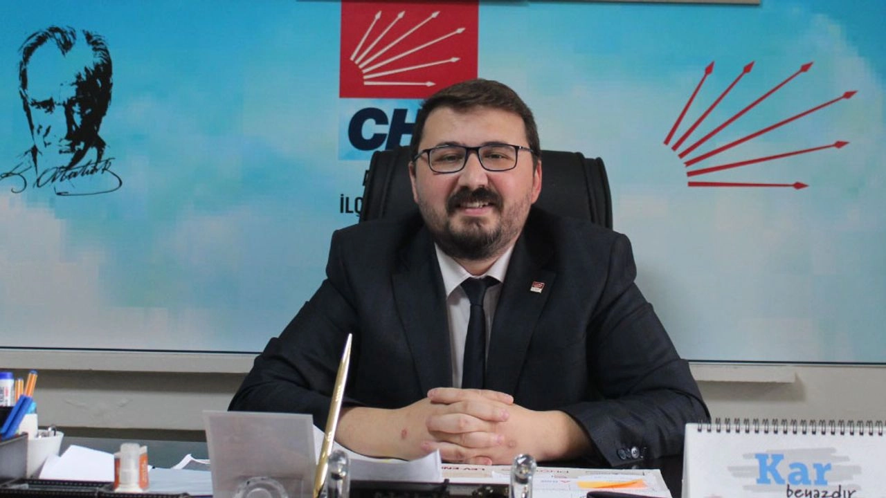 Sabri Anıl Özkan Oy Birliğiyle CHP Adapazarı İlçe Başkanı Seçildi!