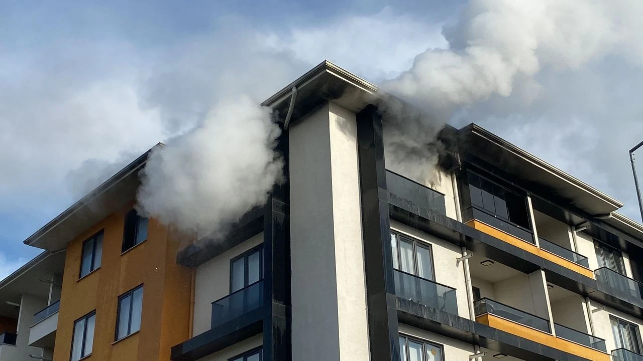 5 katlı apartmanda yangın paniği