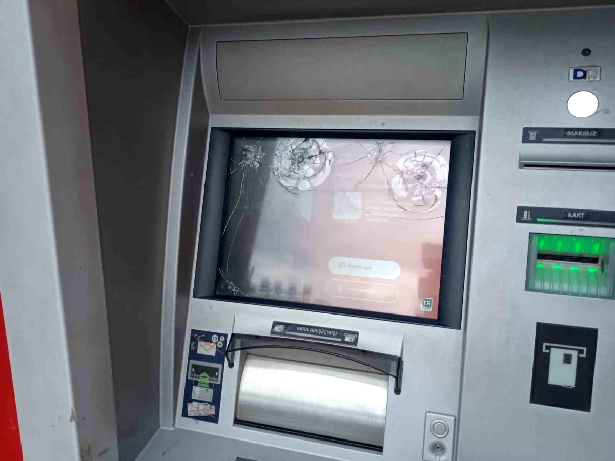 Alanya'da ATM Ekranına Zarar Verildi