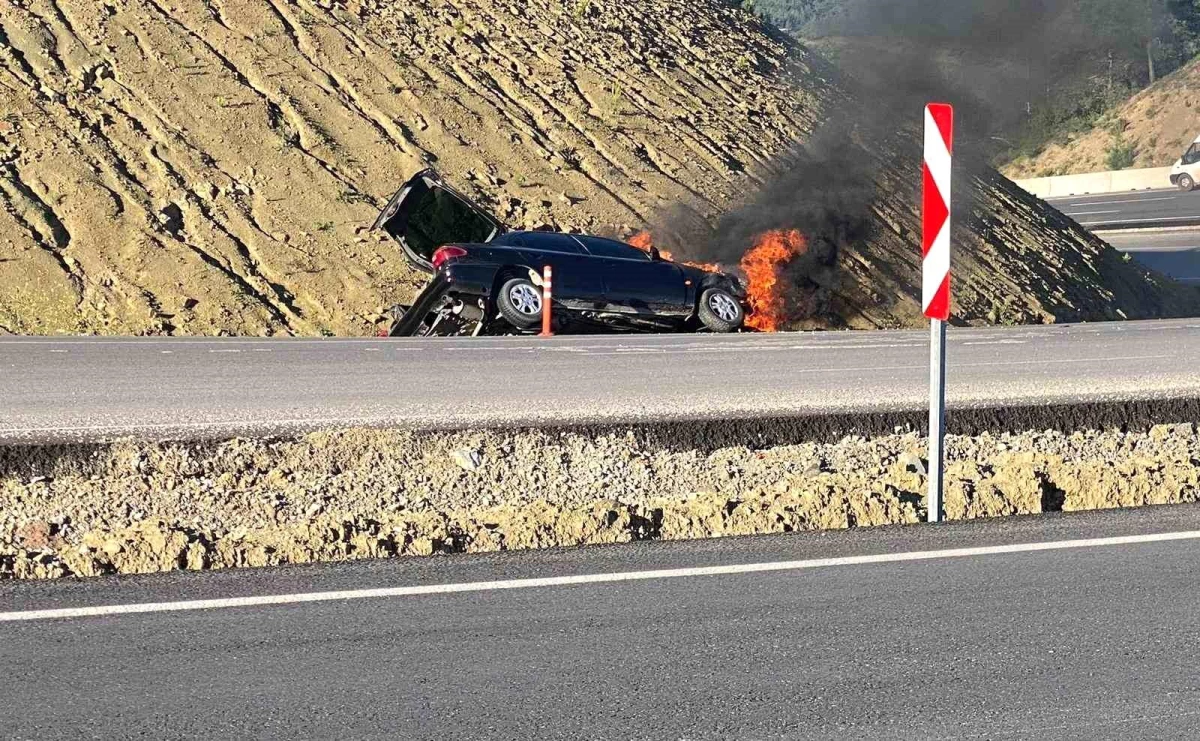 Hasanbeyli'de Otomobil Yandı, 1 Kişi Yaralandı