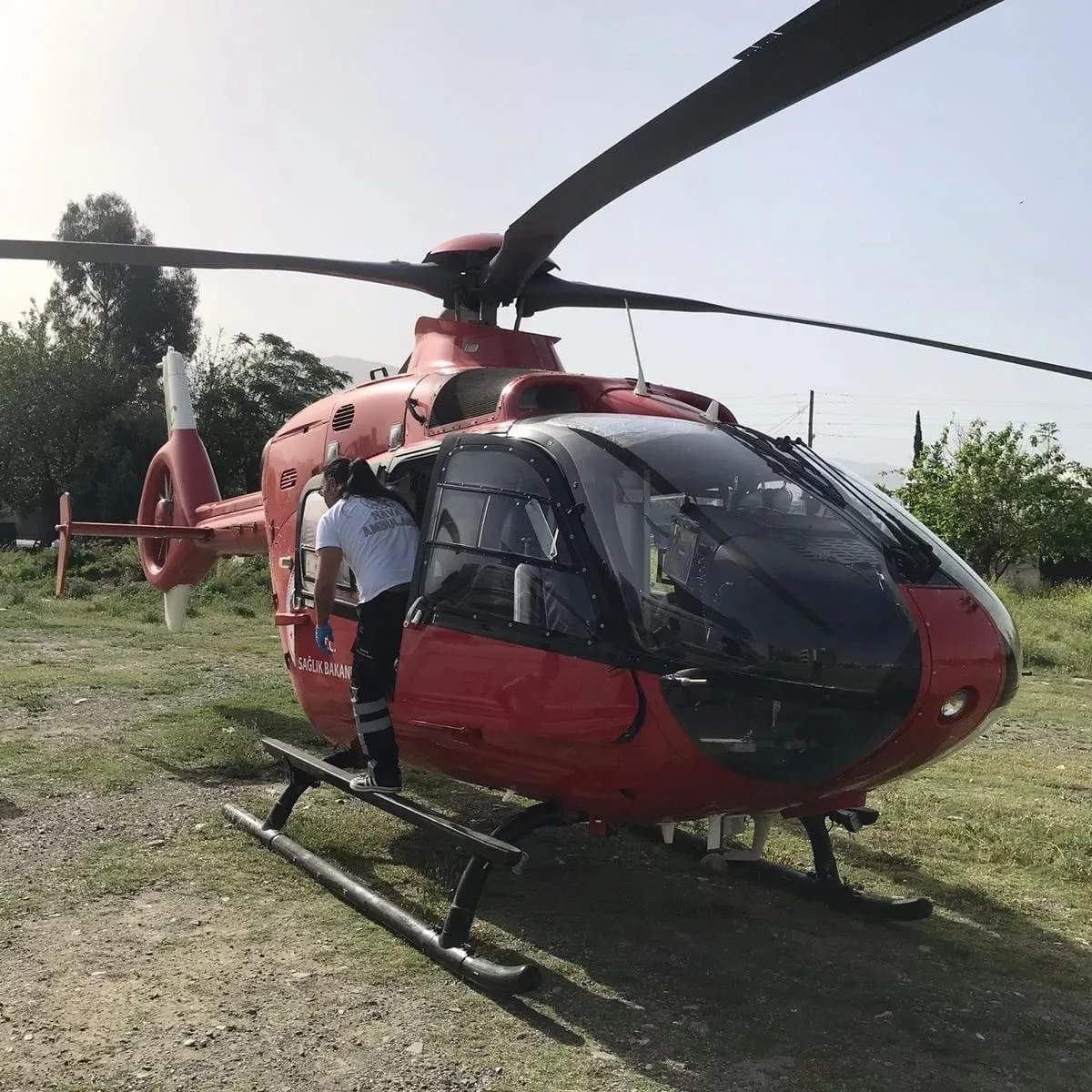 Kalp hastası bebek ambulans helikopterle hastaneye ulaştırıldı