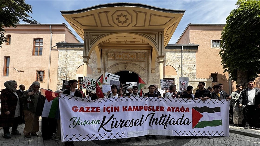 İstanbul'da üniversite öğrencileri İsrail'in Gazze'ye yönelik saldırılarını protesto etti