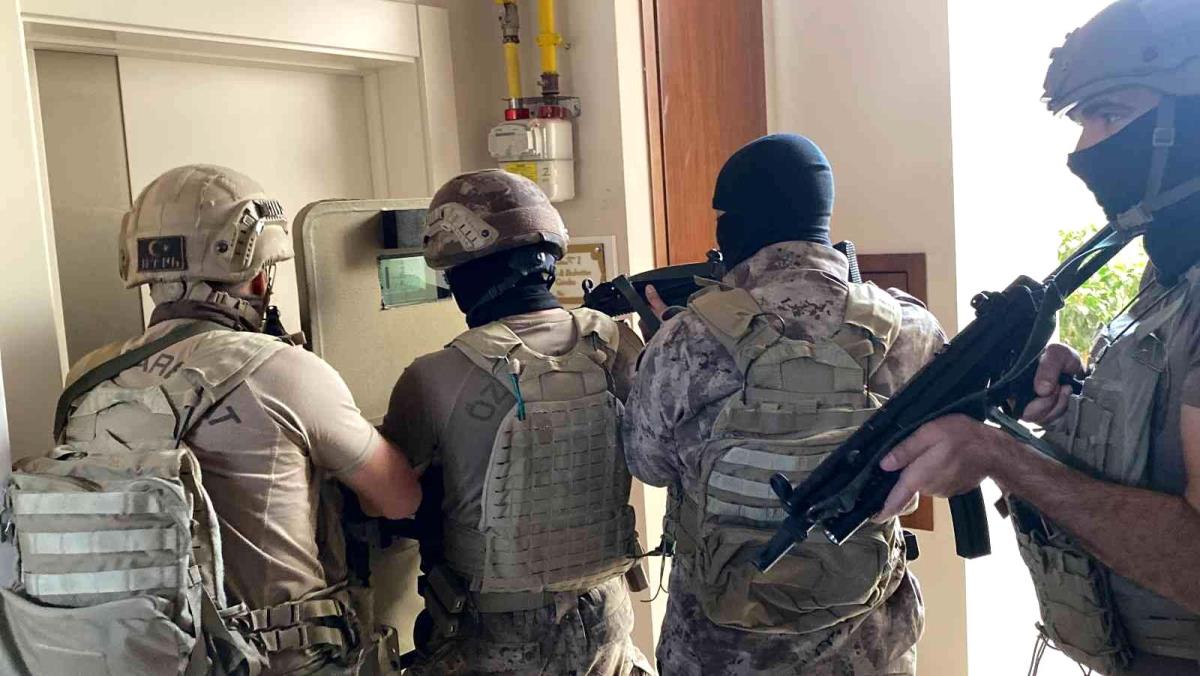500 polisin katıldığı terör operasyonunda, 18 Mersin Belediyesi çalışanı gözaltına alındı