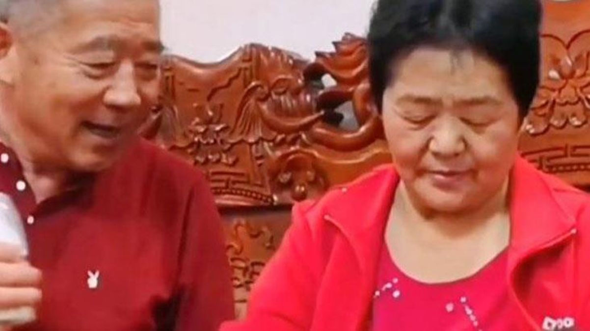 67 yaşındaki annelerinin hamilelik haberini alan 2 çocuğun yaptıkları ağızları açık bıraktı