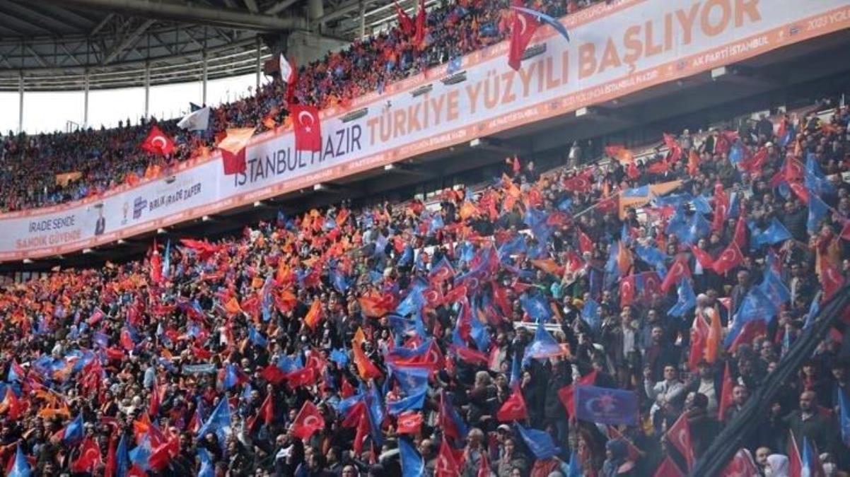 AK Parti'nin İstanbul mitingine, NEF Stadyumu'nda açılan Erdoğan koreografisi damga vurdu