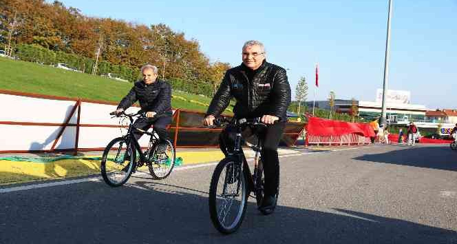 Büyükşehir her yerde bisikleti anlatıyor: Pedal çevir mutlu ol