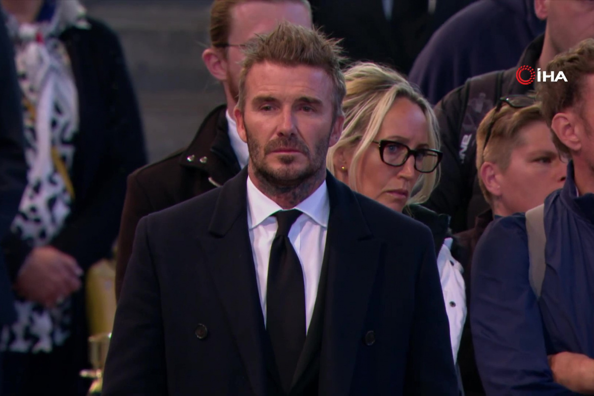 David Beckham, Kraliçe II. Elizabeth'in naaşını görebilmek için 12 saat kuyrukta bekledi