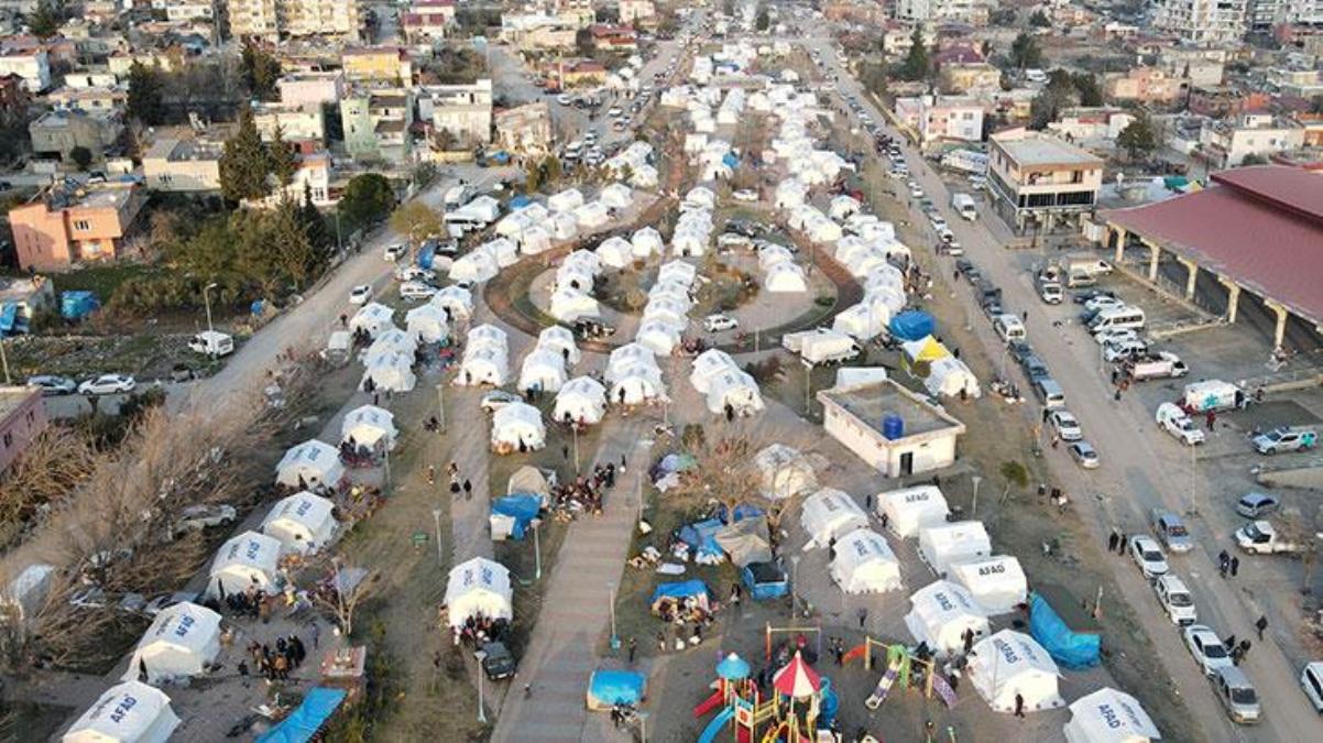 Deprem bölgesi Gaziantep'te 80 bin vatandaşın barınması için 17 bin çadır kuruldu