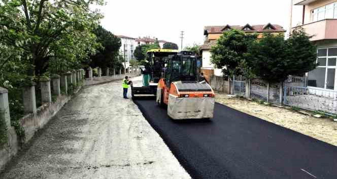 Erenler'de 2 cadde ve 26 sokak 10 bin ton asfaltla yenilendi