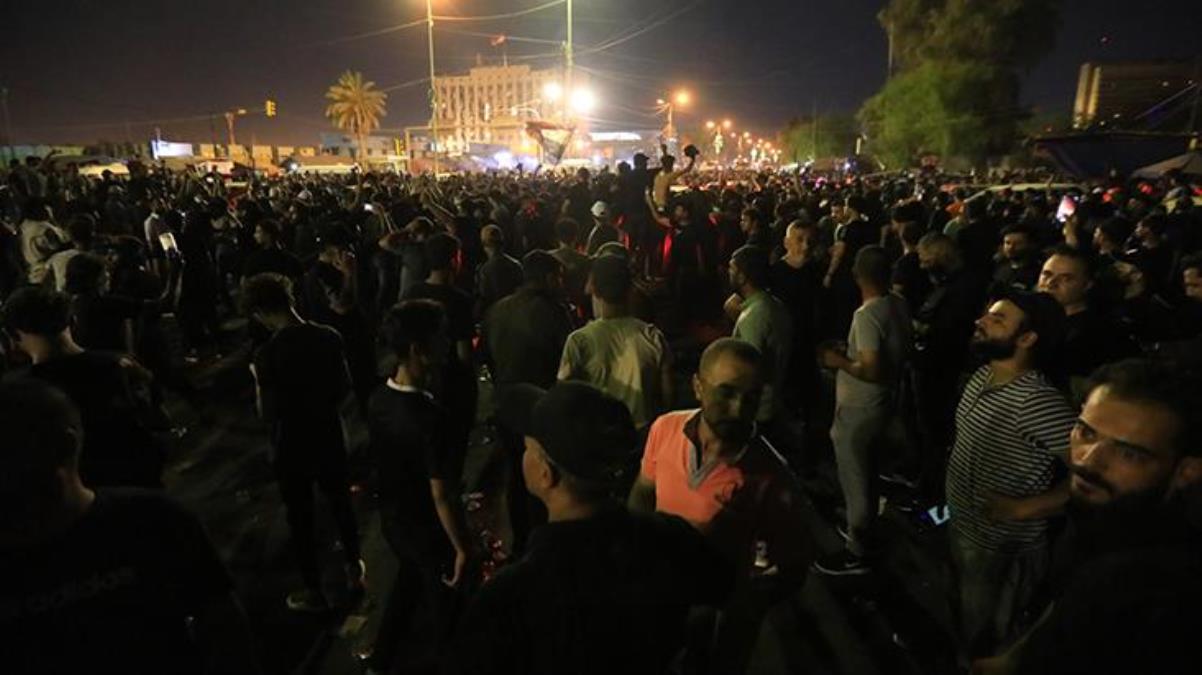 Irak'ta kanlı gecede 13 kişi hayatını kaybetti, olayların başrolündeki Şii lider Sadr açlık grevine başladı