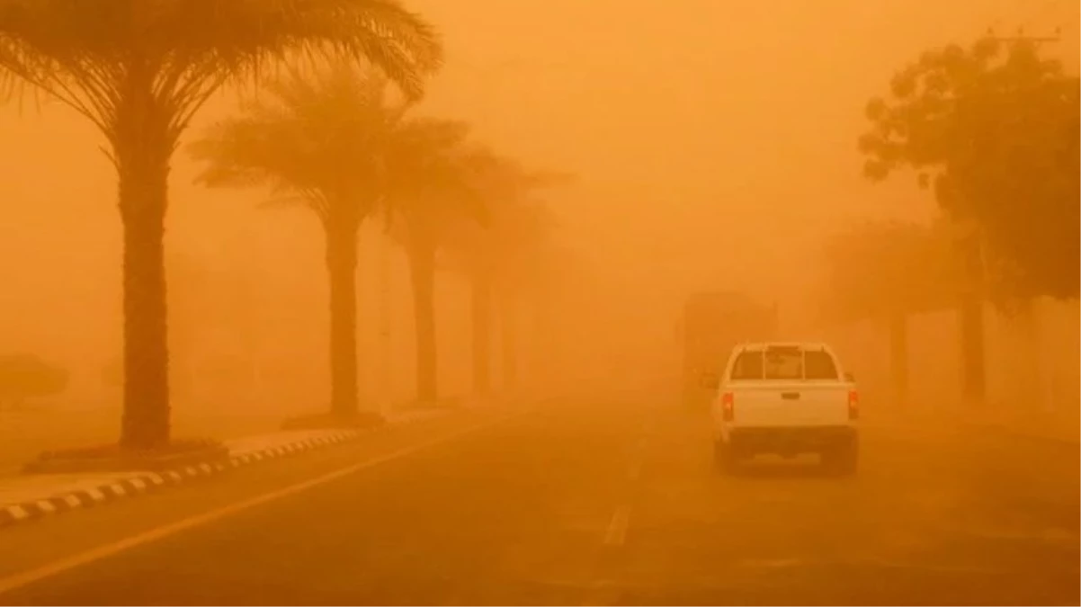 İran'da toz fırtınası nedeniyle 330 kişi hastanelere kaldırıldı