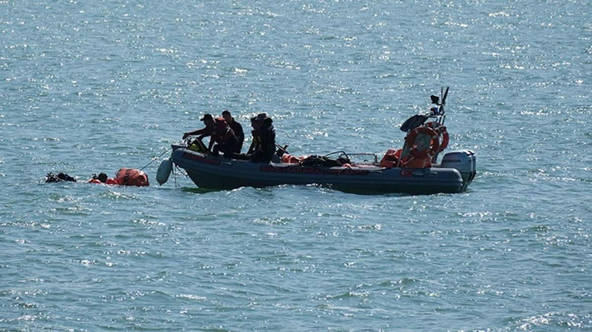 İzmir'de baraj gölüne düşen helikopterdeki 3 personelin cenazelerine ulaşıldı