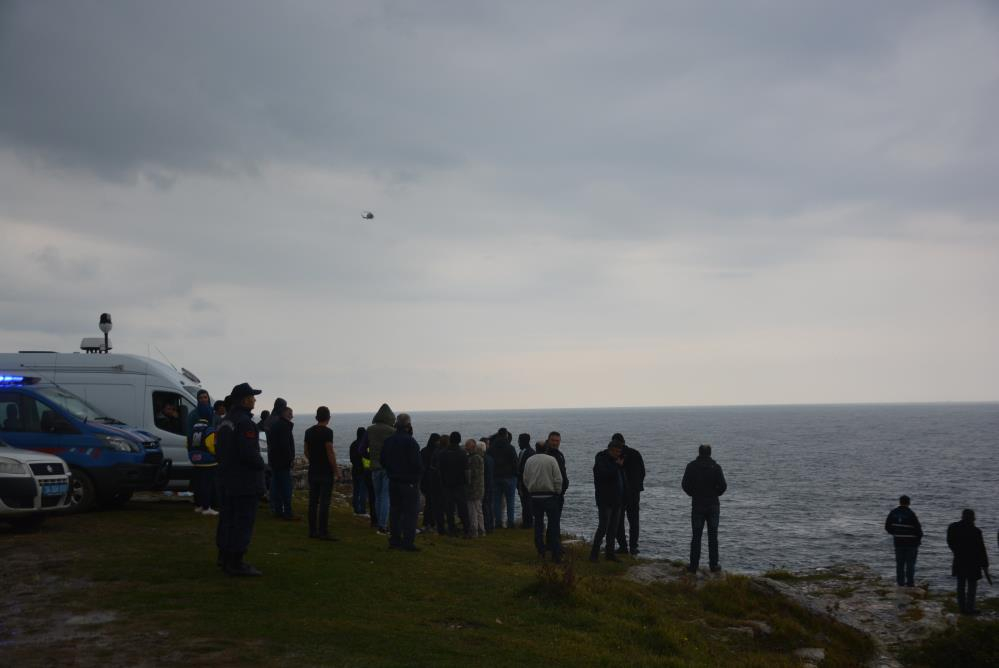 Karadenizde kayıp kişi için helikopter devreye girdi