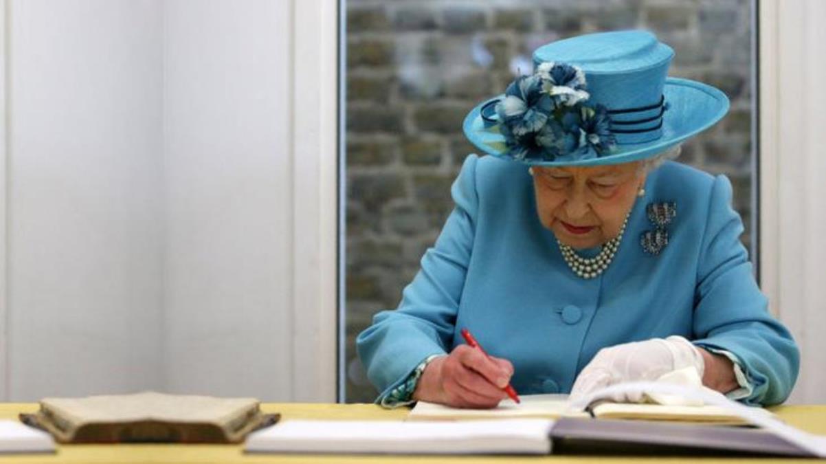 Kraliçe II. Elizabeth'in Sidneylilere mektubu! 2085 yılında açılıp mesajı okunacak