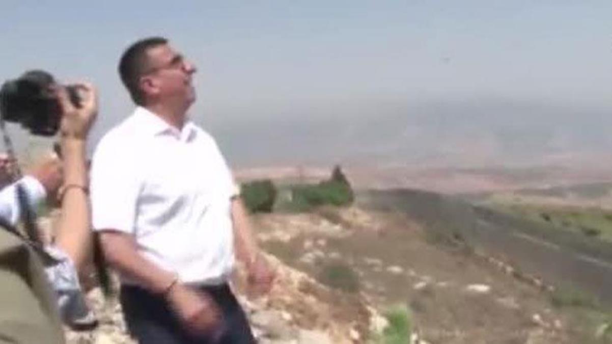 Lübnanlı bakanların İsrail sınırındaki duvara taş attığı görüntüler viral oldu