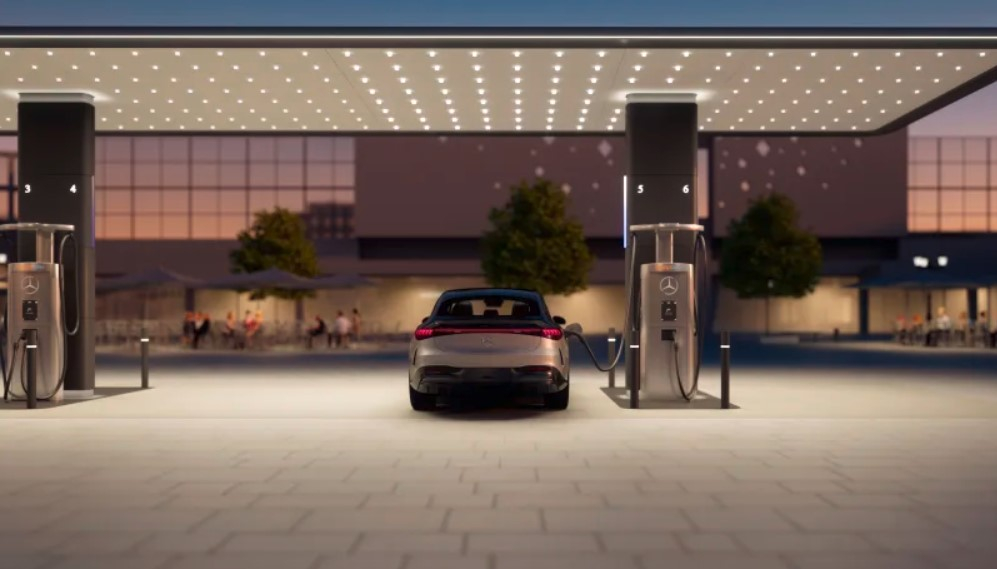 Mercedes, elektrikli otomobiller için kendi şarj ağını kuruyor
