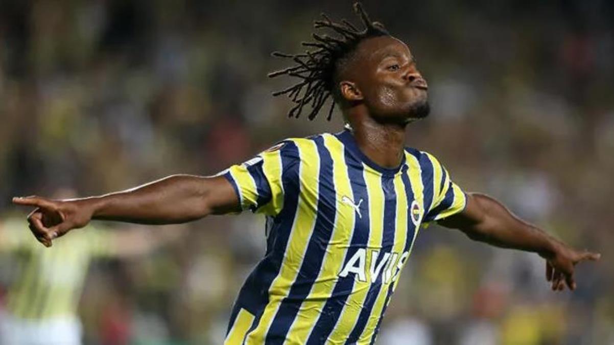Ojeli tırnaklarıyla poz veren Batshuayi'ye Fenerbahçe taraftarından yorum yağıyor