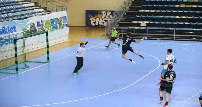 Sakarya Büyükşehir Hentbol Takımı, Ümraniye Belediyesi'ni 40-27'lik skorla mağlup etti