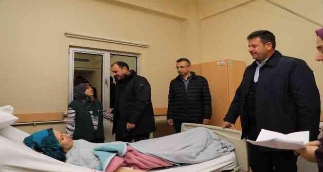Sakarya'da depremden etkilenen vatandaşlar hastaneye kaldırıldı