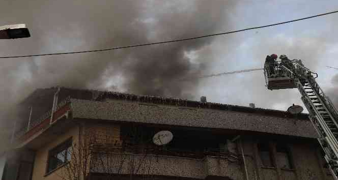 Sakarya'da mahalleliyi sokağa döken yangın: Ekipler seferber oldu
