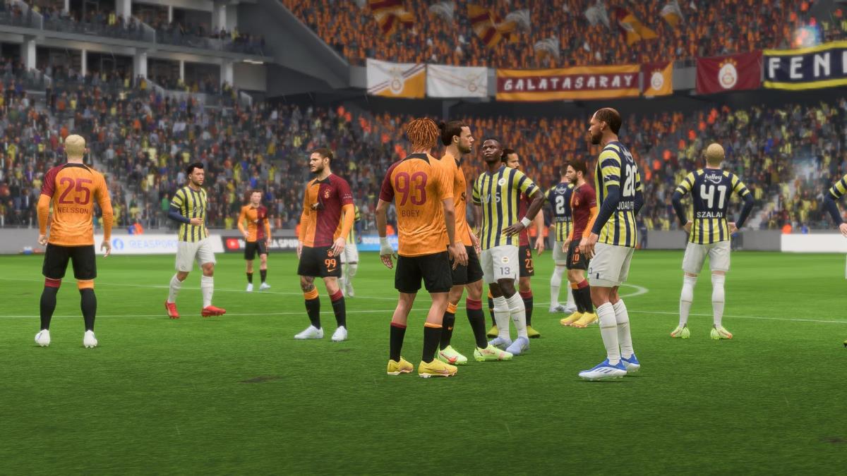 Sezonun ilk derbisinde Fenerbahçe ve Galatasaray yenişemedi
