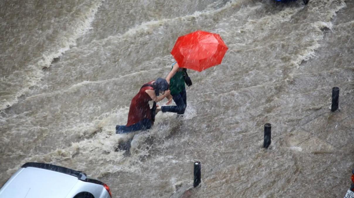 Son Dakika! AFAD'dan İstanbul için kuvvetli yağış uyarısı: Sel, yıldırım, dolu, hortum gibi olumsuzluklara karşı dikkatli ve tedbirli olun