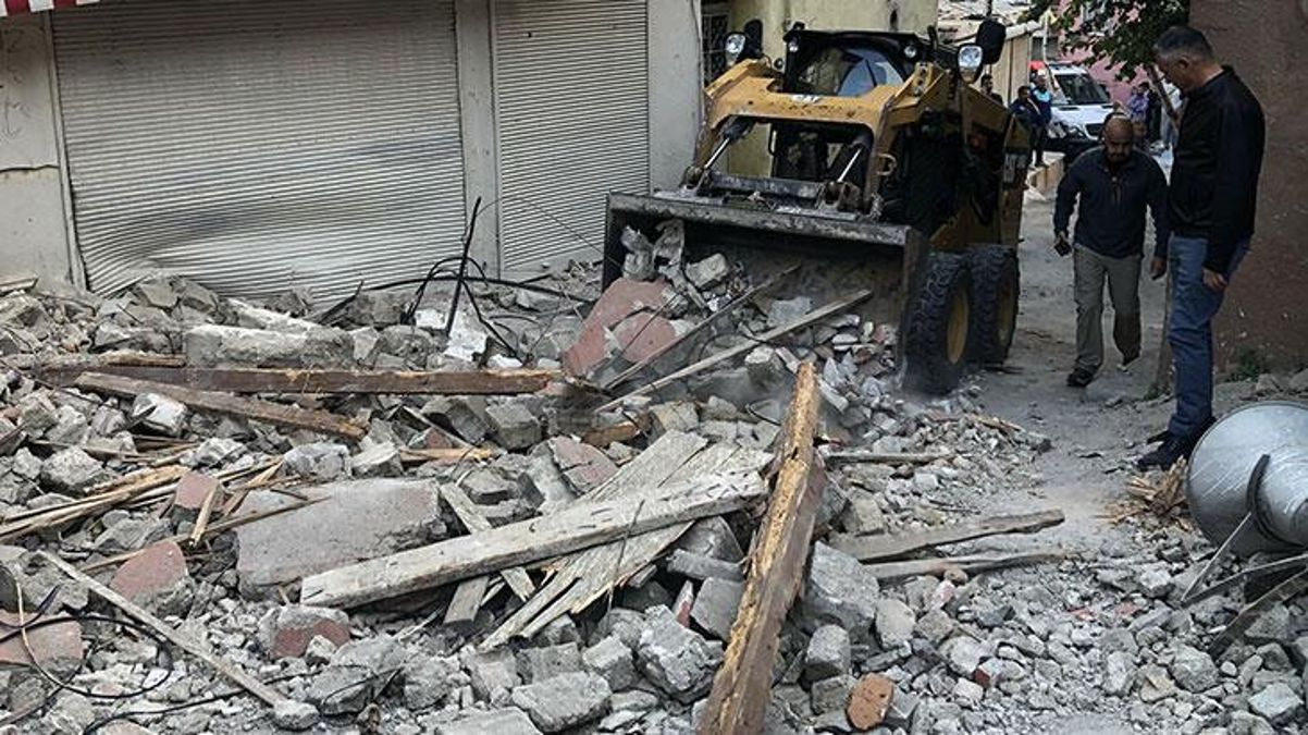 Son Dakika! İzmir Buca'da 4.9'luk depremde kalp krizi geçiren 1 kişi hayatını kaybetti