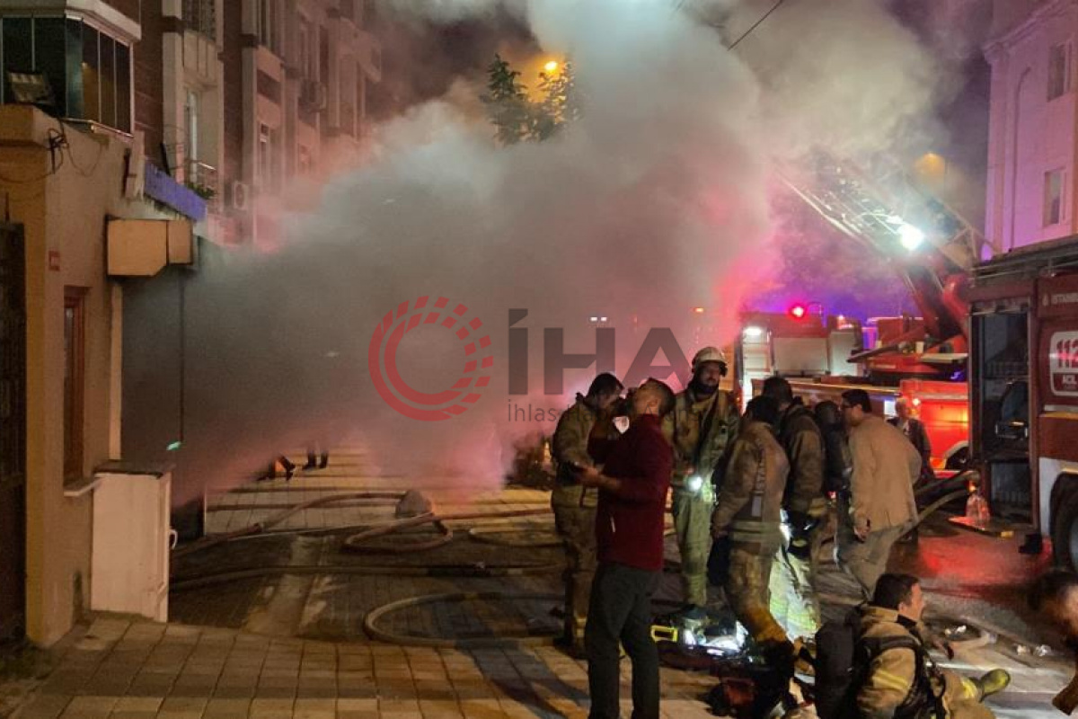Sultangazi’de 12 katlı binada korkutan yangın: Dumandan etkilenen onlarca vatandaşı itfaiye ekipleri kurtardı