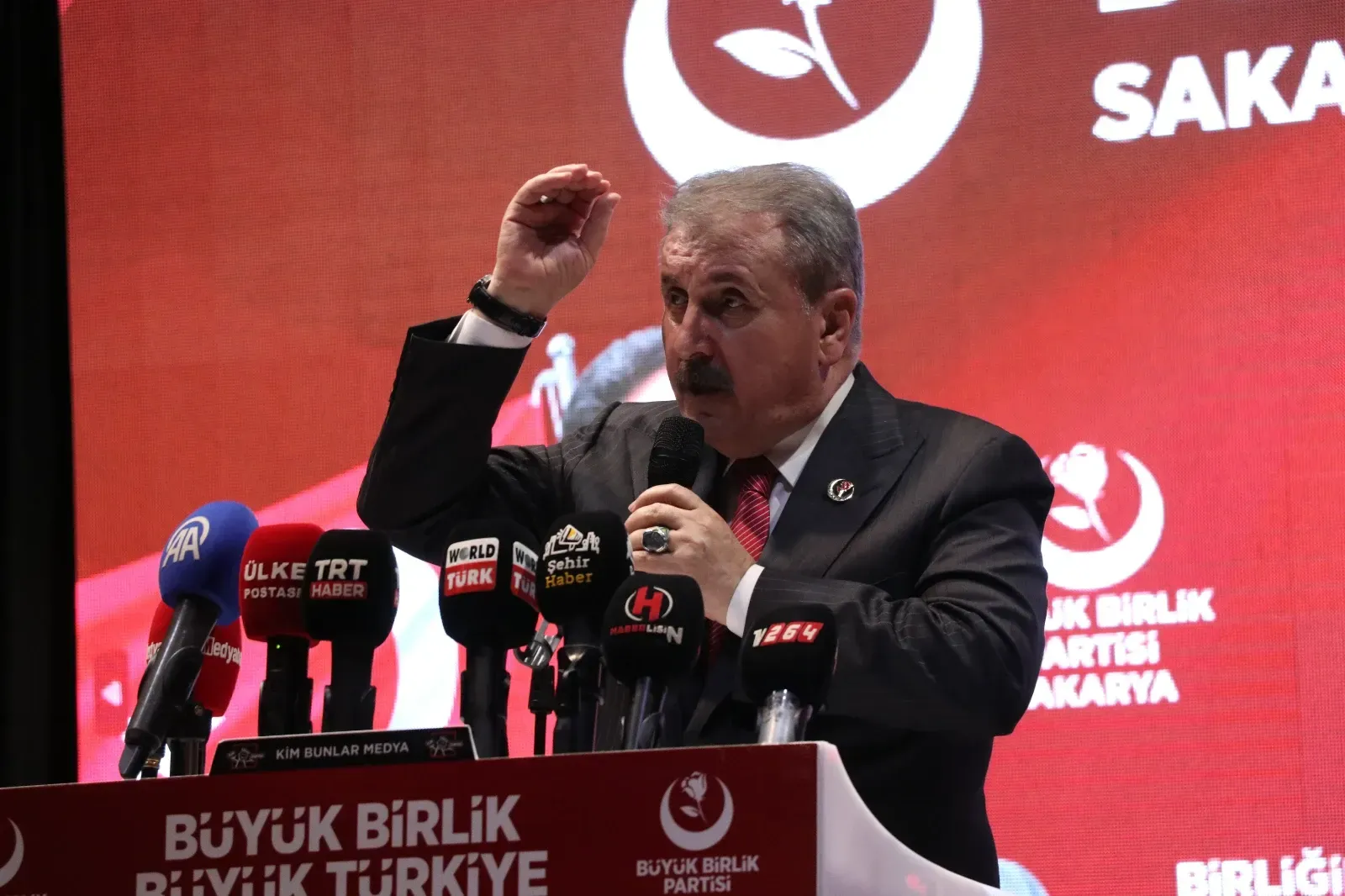 Mustafa Destici’den Sakarya kongresinde dikkat çeken uyarı: “Önce o adımı at”