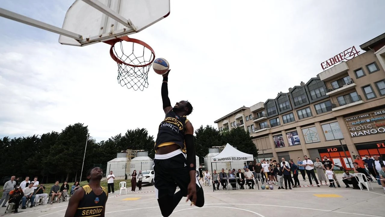 Serdivan’da 3x3 Streetball Turnuvası büyük heyecana sahne oldu