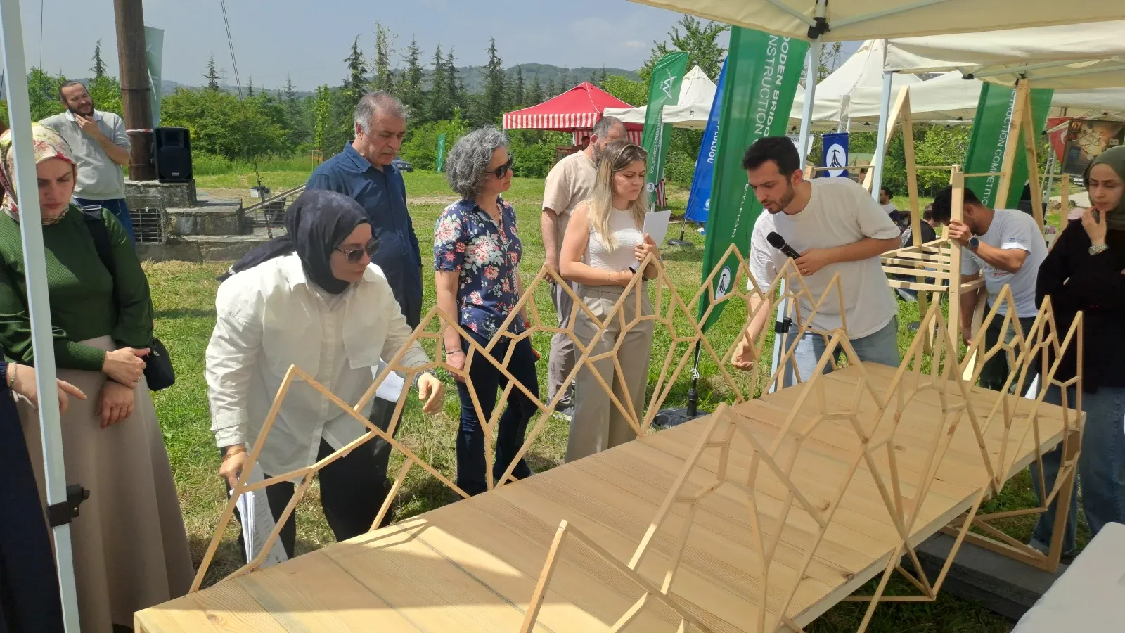Mühendislik öğrencileri Sakarya’da “ahşap köprü” yarışmasında buluştu
