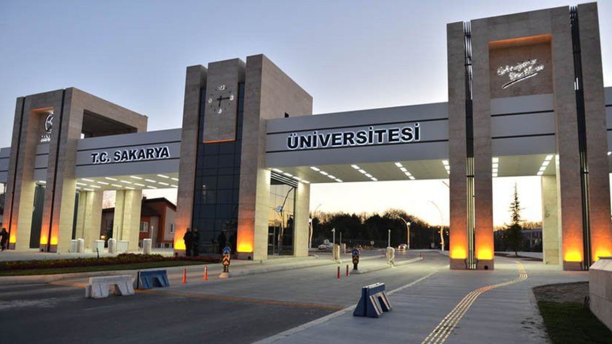 SAÜ’de Rektörlük Yarışı Kızıştı: 5 Tıpçı Aday Dikkat Çekiyor