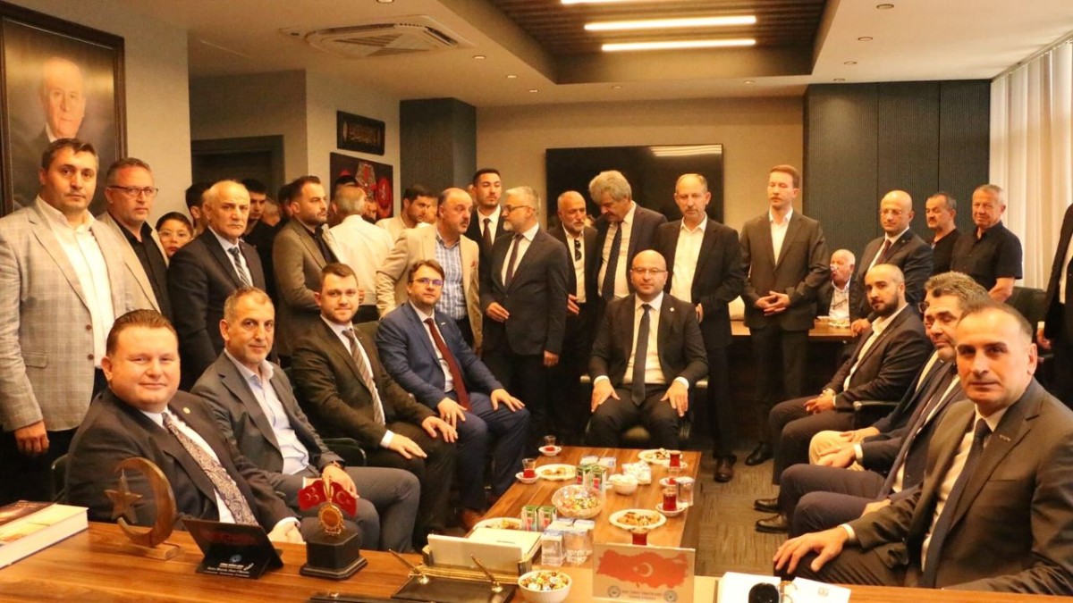 MHP’de coşkulu bayramlaşma