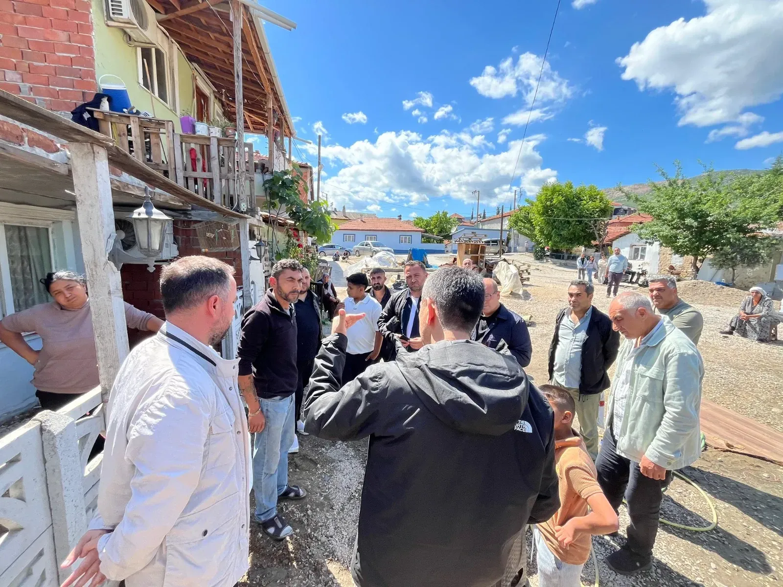Su baskını sonrası sahaya indi