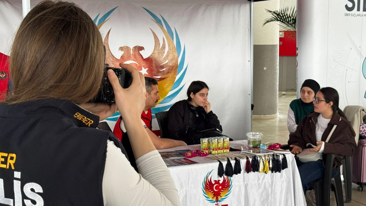 Siberay ve Terörle Mücadele Ekiplerinden Bilgilendirme Seferberliği
