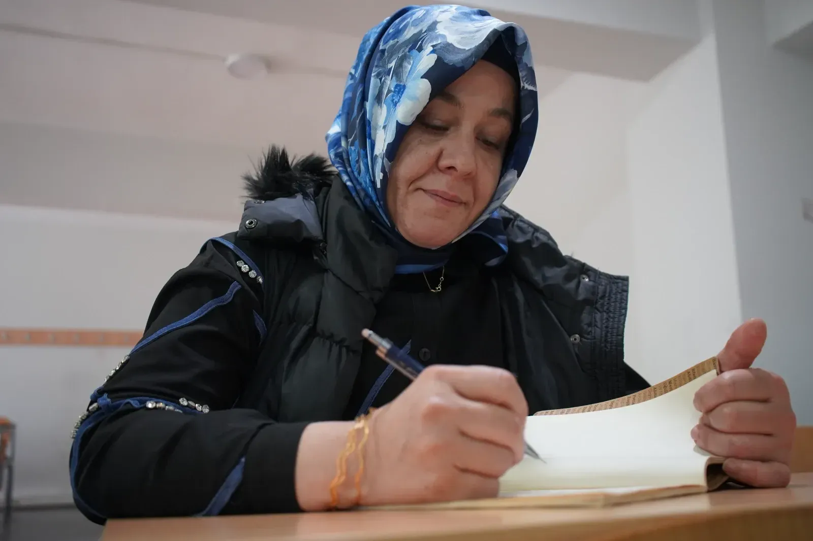Kızının “Sen yaparsın anne” sözüyle üniversiteye uzanan yol: Hacer Karagöz’ün azmi örnek oldu