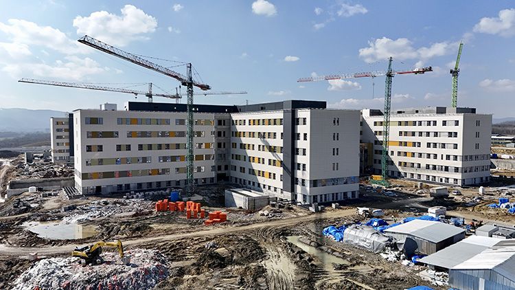 Sakarya Şehir Hastanesi inşaatında iş kazası: 21 yaşındaki işçi yaralandı
