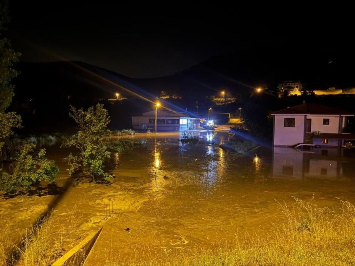 Taraklı’da Sel Alarmı! Aksu Deresi Taştı, Evler ve Tarım Arazileri Sular Altında Kaldı