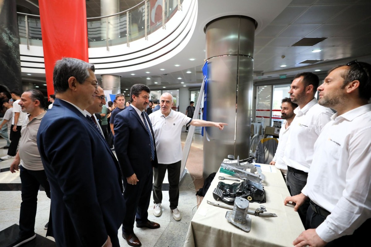 İş Dünyası ile Öğrenciler Kariyer Zirvesi’nde Buluştu