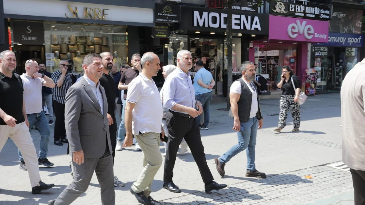 Başkan Altuğ, Çark Caddesi esnafıyla buluştu