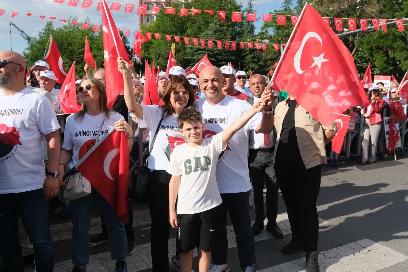 Bayrak Mitingine Sakarya Damgası: Tandoğan Meydanı’nda 2 Bin Kişilik Katılım