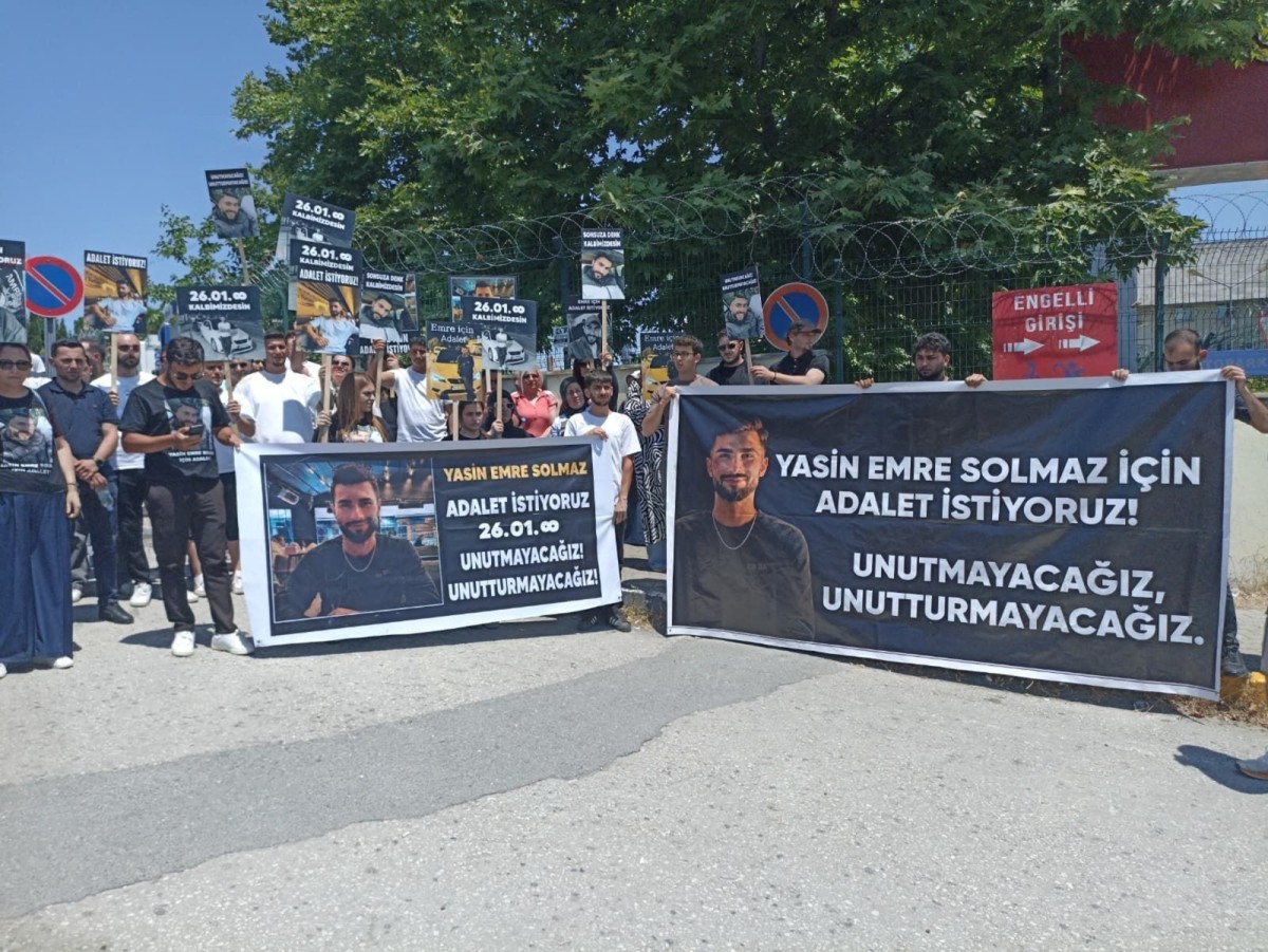 Yasin Emre Solmaz cinayetinde ikinci duruşma! Aile adliye önünde adalet çağrısını yineledi