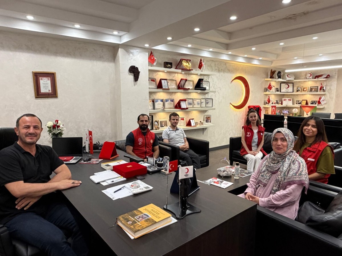 Akyazı'da Kızılay'a anlamlı ziyaret: Gönüllülük projeleri masaya yatırıldı
