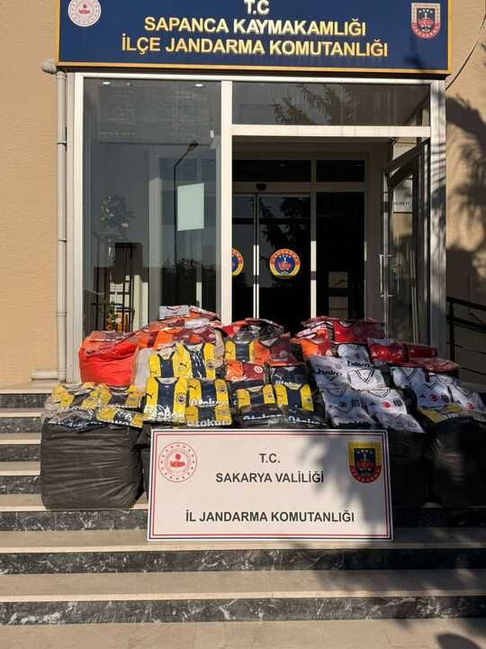 Sakarya'da 10,6 milyon TL'lik sahte ürün operasyonu! Piyasaya sürülemeden ele geçirildi